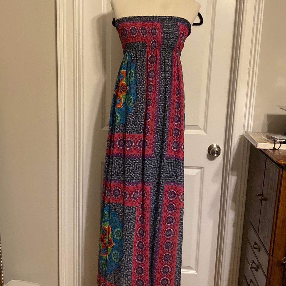 Hot & Delicious Strapless Maxi Dress Size Medium